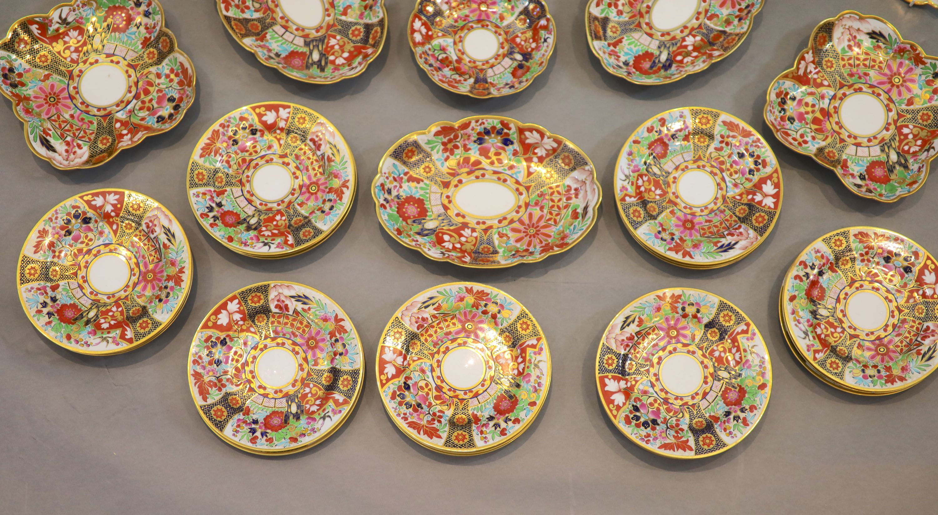 Barr Flight & Barr dessert service: 20 plates, pair ice pails, pair small tureens, 3 oval, 4 square, pair scallop